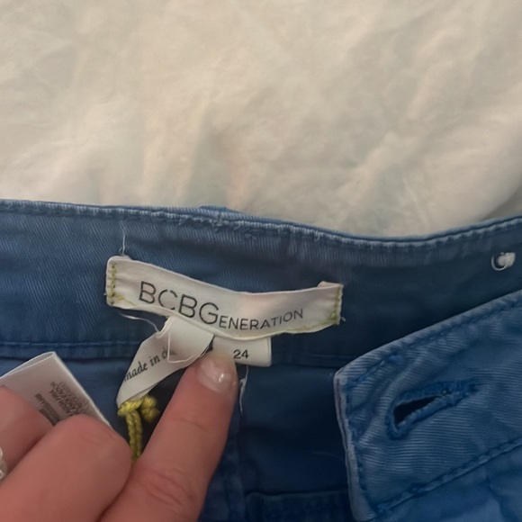 BCBGeneration Low rise cute blue shorty shorts with white buttons - Picture 4 of 4